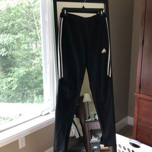 adidas Joggers/Sweatpants